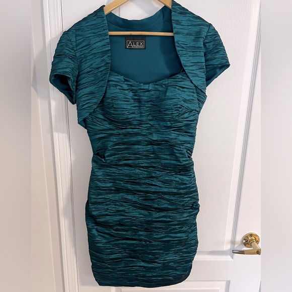 Turquoise dress size 8 comes with a capped sleeve jacket - Picture 2 of 2